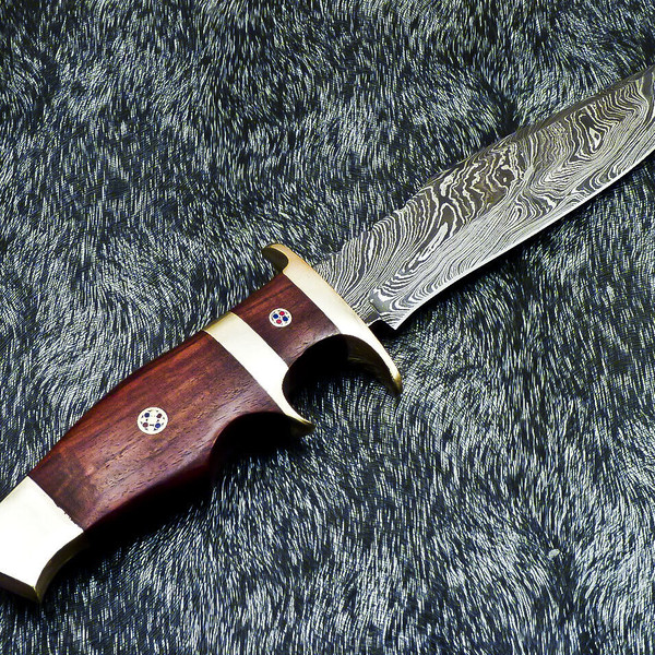 what are the benefits of antique bowie knife.jpg