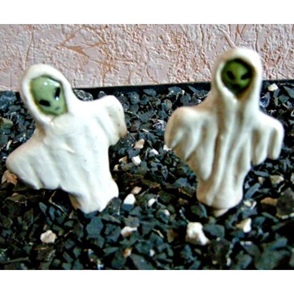 Ceramic alien ghost. Planted decoration. Handmade - Inspire Uplift