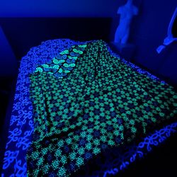 Blanket throws Fleece blanket Cozy blanket "Trippy forest" Sacred geometry print Home coverlet Blacklight active