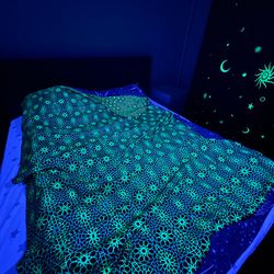 soft blanket blacklight bed cover double-sided blanket "ornament" sacred geometry trippy print neon cover green blanket