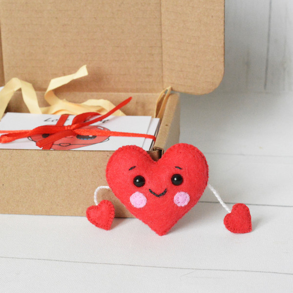 red-heart-plush-heart-pocket-hug-gift-with-personal-message-romantic-love-card-matchbox-love-heart-send-a-hug-gift (15).jpeg