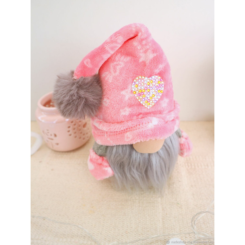 fb98436d85f3d6e8efdbe4fe76od--suveniry-i-podarki-plyushevyj-gnom-s-pomponom-igrushka-podaro.jpg