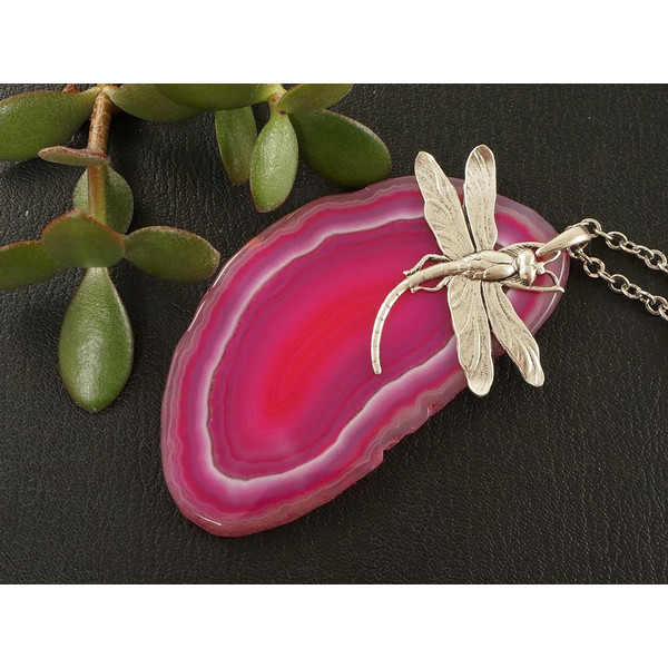 large-pink-agate-slice-gemstone-pendant-necklace