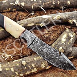 Custom Handmade Damascus Steel Hunting Skinner Guthook Knife With Horn Handle And Leather Sheath.
