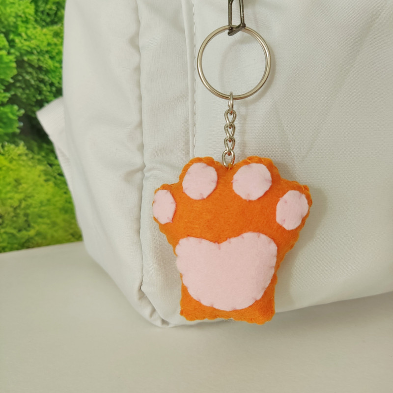 Easy-to-Make Felt Paw Craft Tutorial with PDF Pattern for Creating Your Own Adorable Soft Toy.png