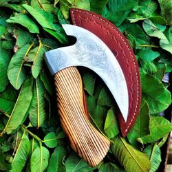 Artisanal Viking-Inspired Carbon Steel Pizza Axe: A Unique Culinary Tomahawk for Hunting & Outdoor Enthusiasts