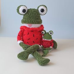 crochet frog pattern, frog plush pattern, amigurumi frog toy, cute crochet frog, green frog crochet pattern