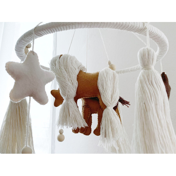 horses-baby-crib-mobile-nursery-decor-3.jpg