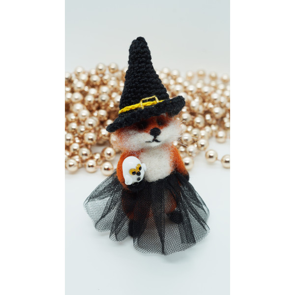 needle-felted-witch-fox-miniature-halloween-figurine-handmade