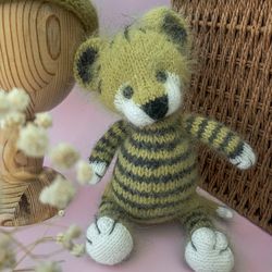 tiger set: toy and bonnet for newborn photography props