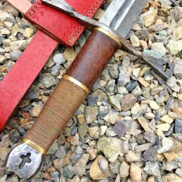 Custom Hand Made Cross Sword Hand Forged Damascus Steel With Sheath.jpeg
