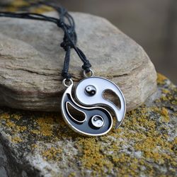 Yin Yang necklaces. Couples necklace. Adjustable cord black white Tai Chi charm necklaces. Friendship couple necklaces.