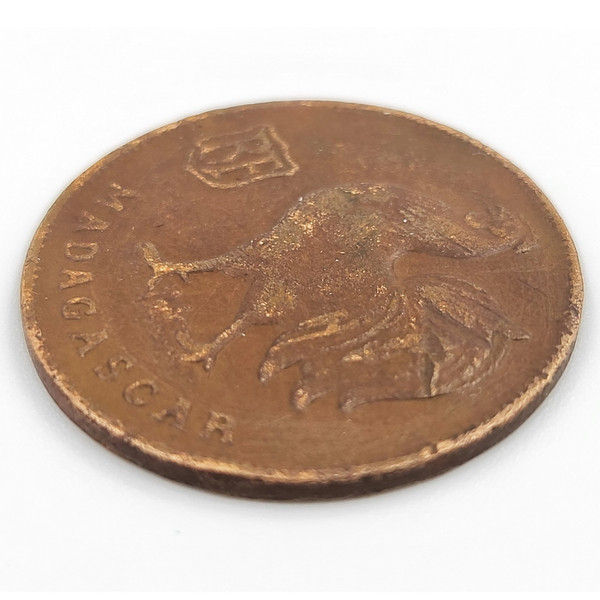 4 1943 Coin Madagascar 1 Franc Bronze Rooster Cross of Lorraine.jpg