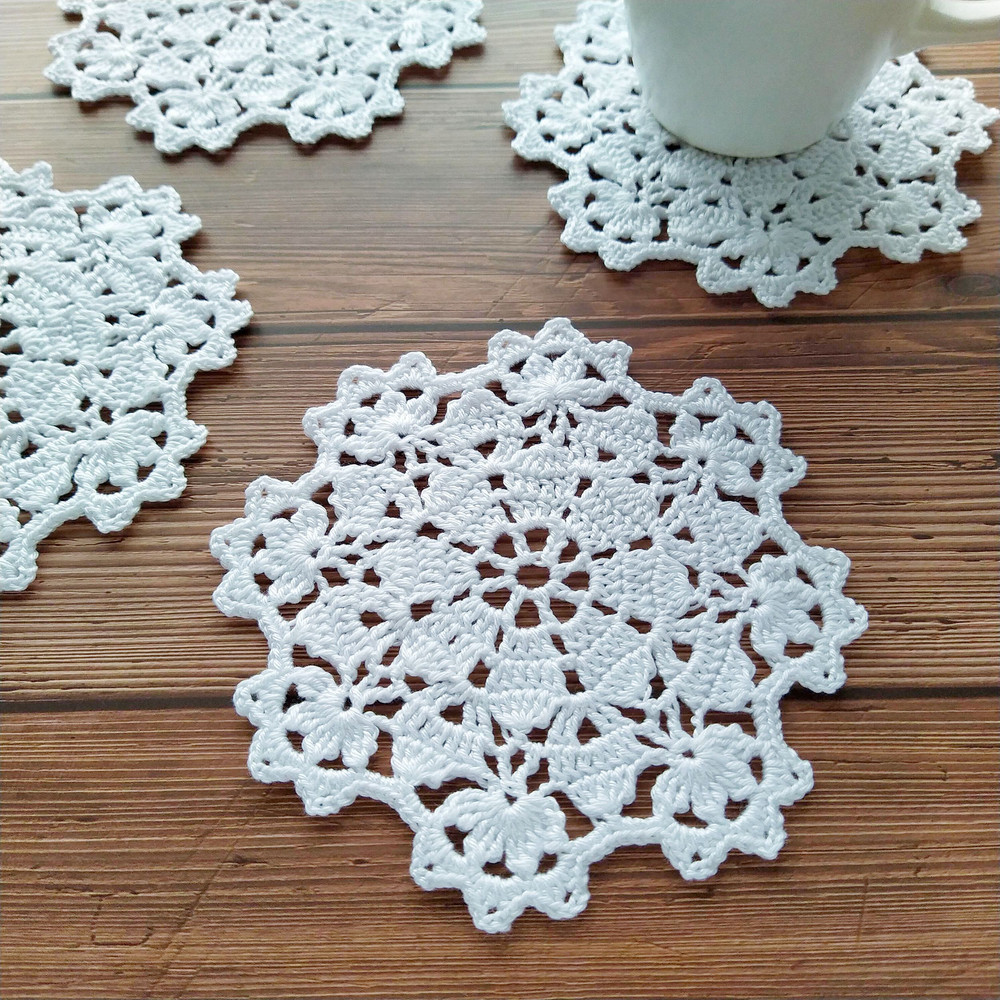 crochet christmas coasters patternjpg