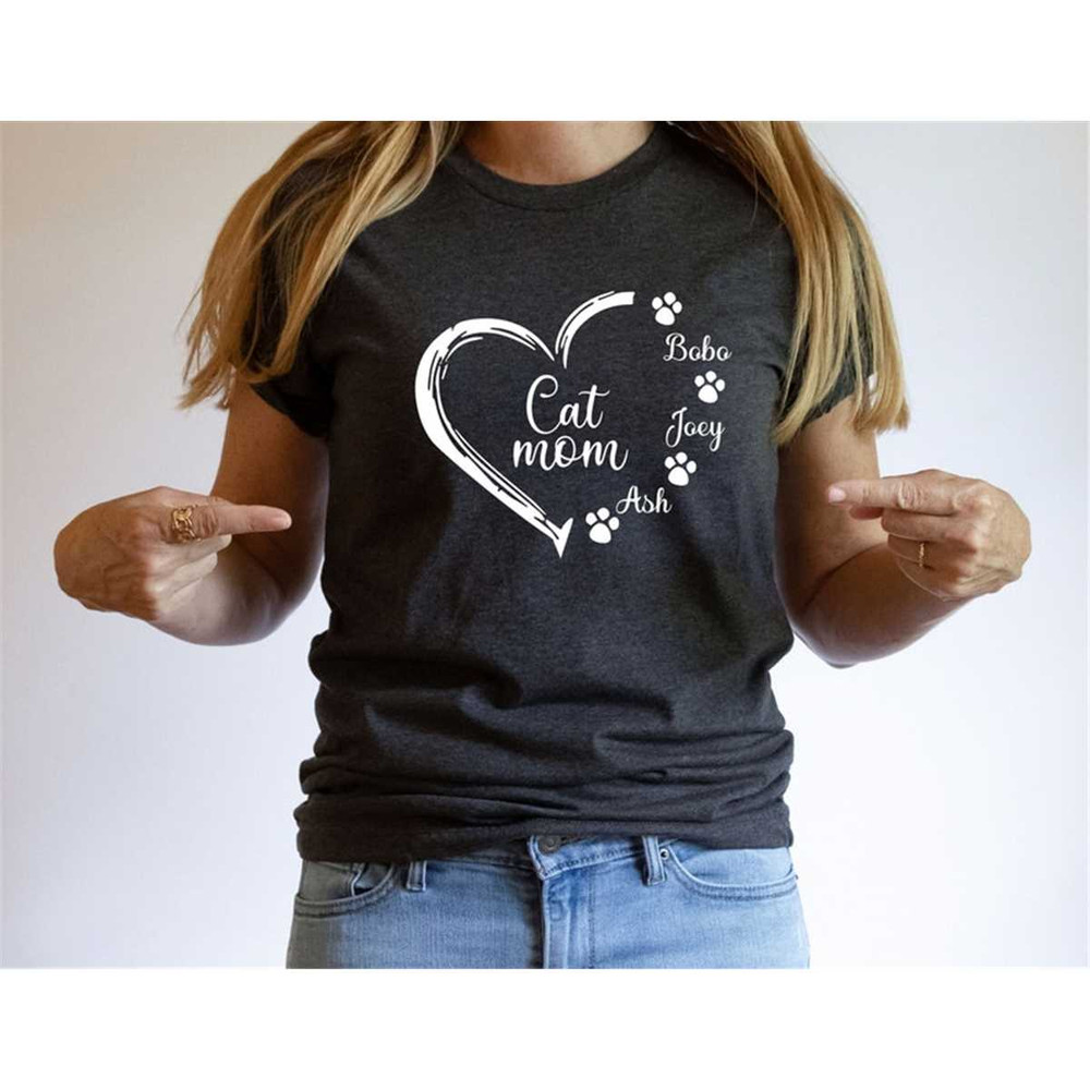 MR-3420238222-custom-cat-mom-shirt-cat-mom-gift-cat-mom-shirt-with-names-image-1.jpg