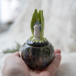 Hyacinth Blooms Kitty Treasury Box: Handmade Cute Ceramic Cat on Flower Trinket Box - A Charming Cat Lover's Gift