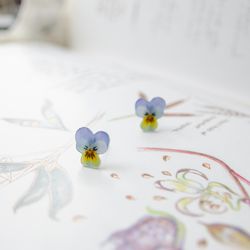 Cute pansy flower stud earrings Botanical studs Lightweight viola plastic earrings Cottagecore jewelry