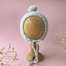 bear bonnet, pompon newborn bonnet. baby photo props.