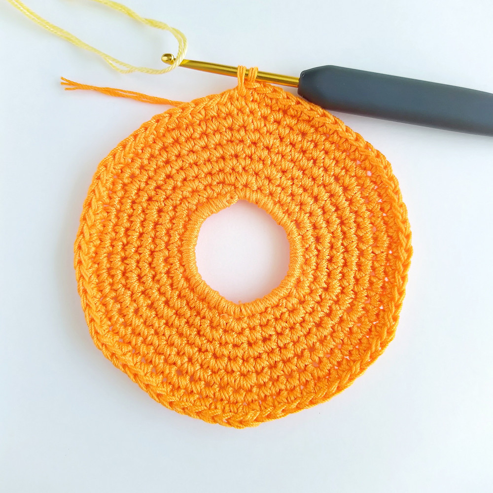 crochet coasters donutjpg