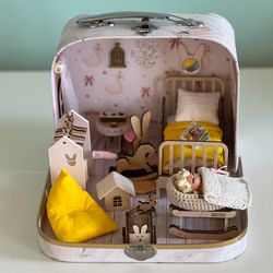 Dollhouse suitcase personalized gift for girls, doll house miniature furniture, gift box, miniature 1:12 Scale, doll bed