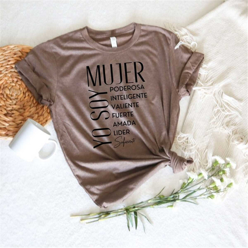 MR-642023194443-yo-soy-mujer-tshirt-regalo-para-mama-camisa-latina-latina-image-1.jpg