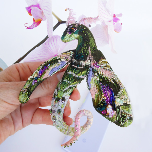 forest dragon beaded brooch handmade green pink 2.jpg