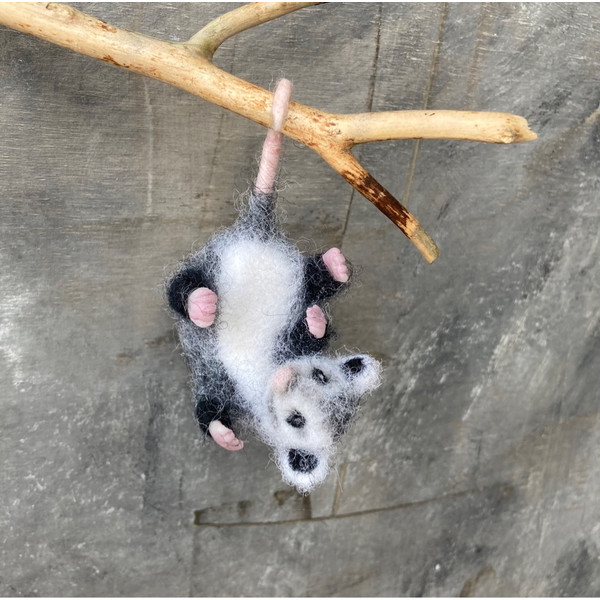 Miniature-dollhouse-opossum-figurine-1/12-scale-Needle-felted-realistic-wool-fluffy-opossum
