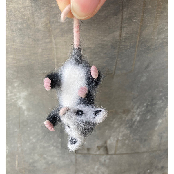 Miniature-dollhouse-opossum-figurine-1/12-scale-Needle-felted-realistic-wool-fluffy-opossum 0