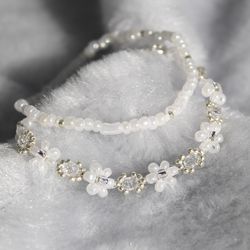 Floral bracelet with transparent beads Daisy bracelet Flower beaded bracelets set Dainty crystal jewellery Handmade