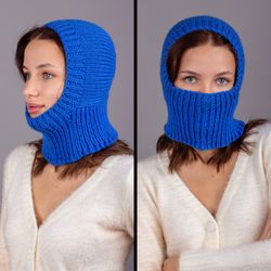 An exquisite balaclava made of merino wool and cashmere. Blue color