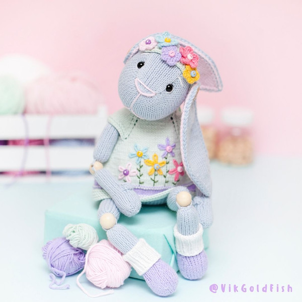 Knitted bunny pattern