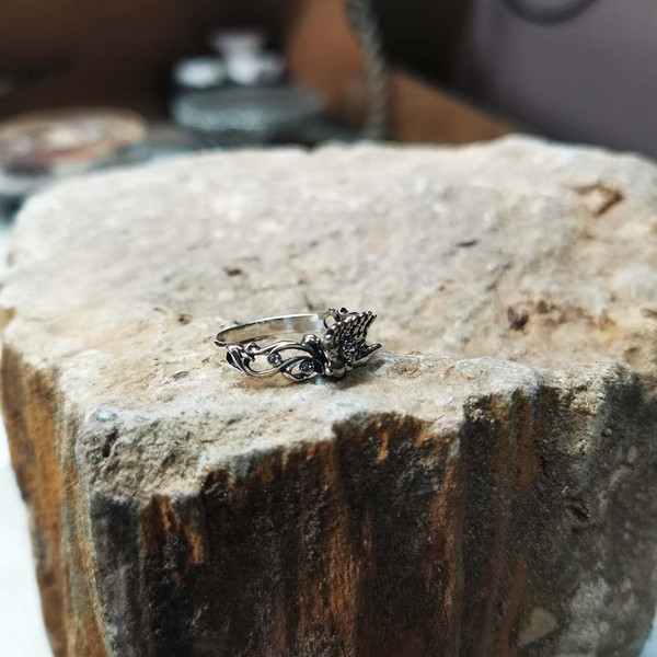 hands ring silver