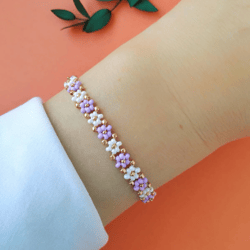 Daisy Beaded bracelet, Purple Flower bracelet.