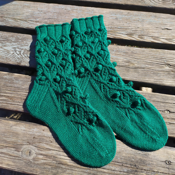 Green-womens-handmade-knitted-socks-5