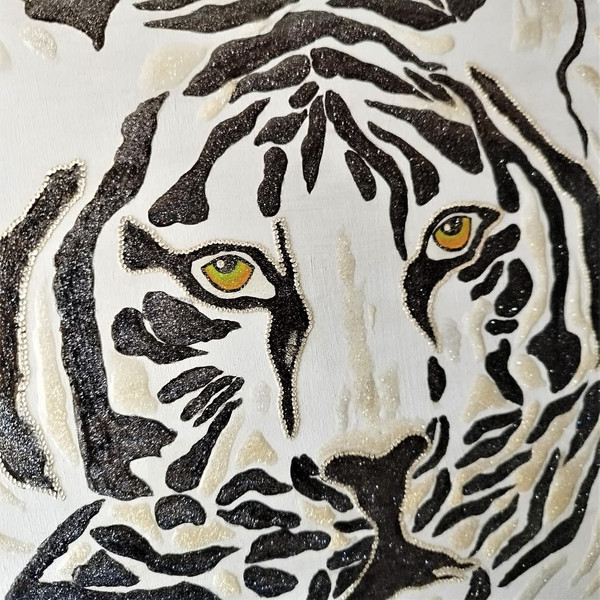 Tiger-textured-painting-with-glitter-shiny-art-in-a-frame.jpg