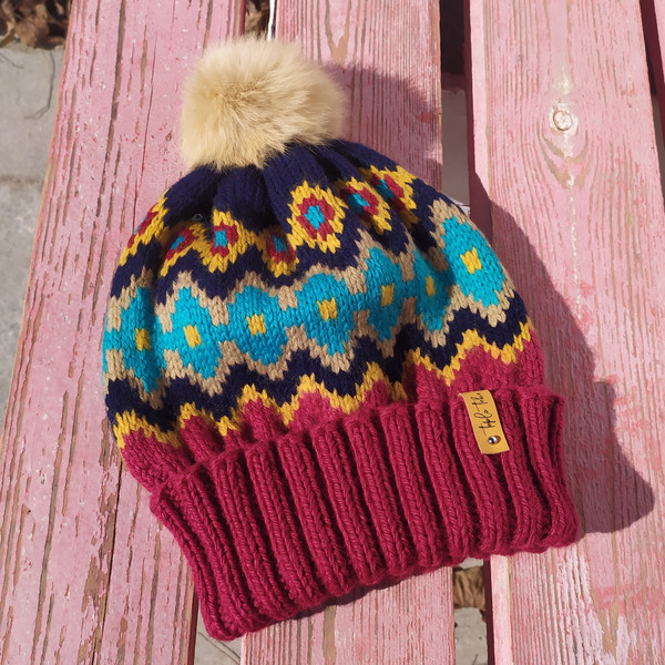 Bright-knitted-winter-woolen-pompom-hat-4