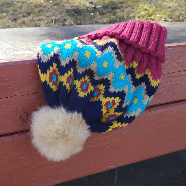 Bright-knitted-winter-woolen-pompom-hat-3