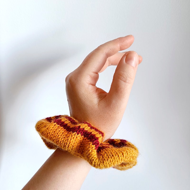 Gryffindor Knit Scrunchies knitting pattern pdf Gryffindor Scrunchies for women hair Scrunchie patterns Knit Scrunchie