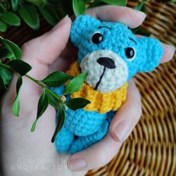keychain bear in snood, yellow and blue bear