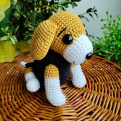 dog beagle, sitting dog, crochet beagle