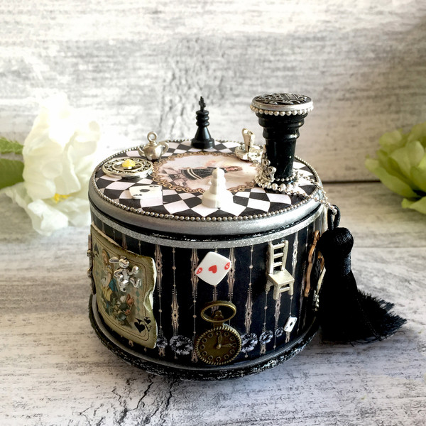 Black round Jewelry Box Alice in Wonderland, Cheshire cat Storage, Mad Hatter box (6).JPG