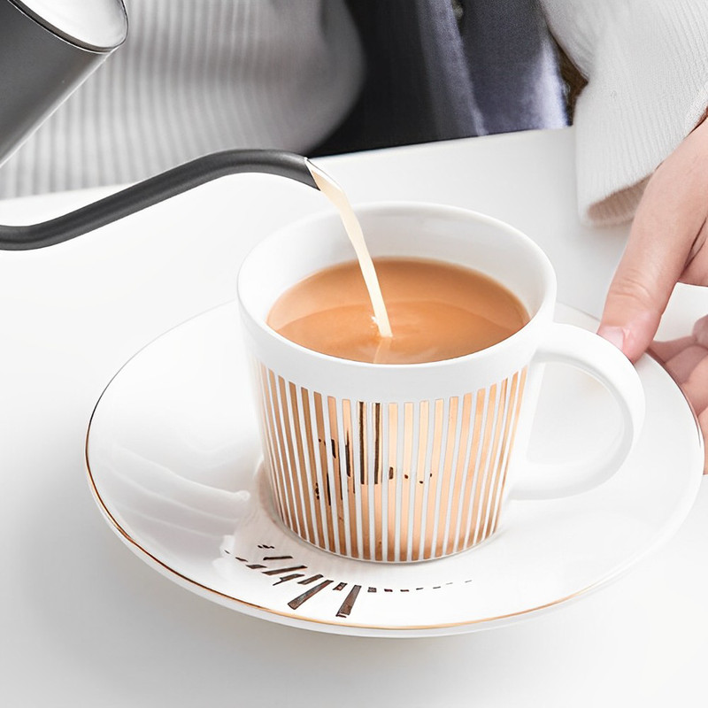 Elegant Looking Anamorphic Cup and Saucer for Tea Time4