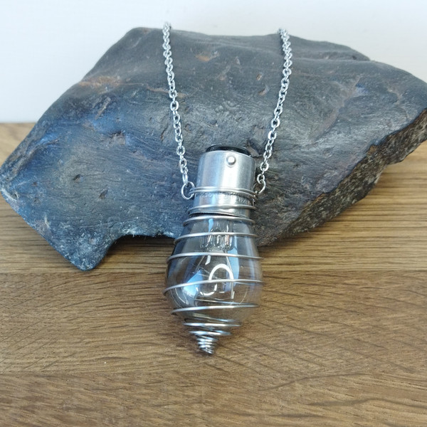 handmade-glass-lamp-necklace
