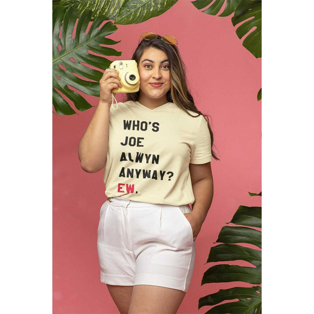 MR-1842023145326-whos-joe-alwyn-anyway-ew-new-eras-2023-concert-tour-image-1.jpg