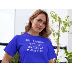 ain't a woman alive that can take my mama's place womens t-shirt