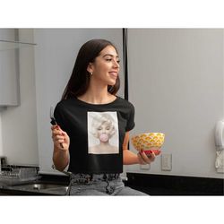 marilyn monroe pink bubble gum cropped t-shirt