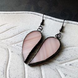 pink wavy earring, glass earrings, simple stained glass, petals earrings, kawaii earrings, dangle earrings