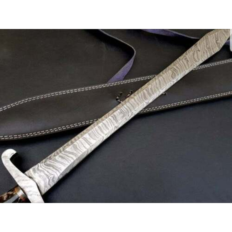 The-Perfect-Mother's-Day-Gift-A-Handmade-37-Gladiator-Longsword-with-Bull-Horn-Handle (3).jpg