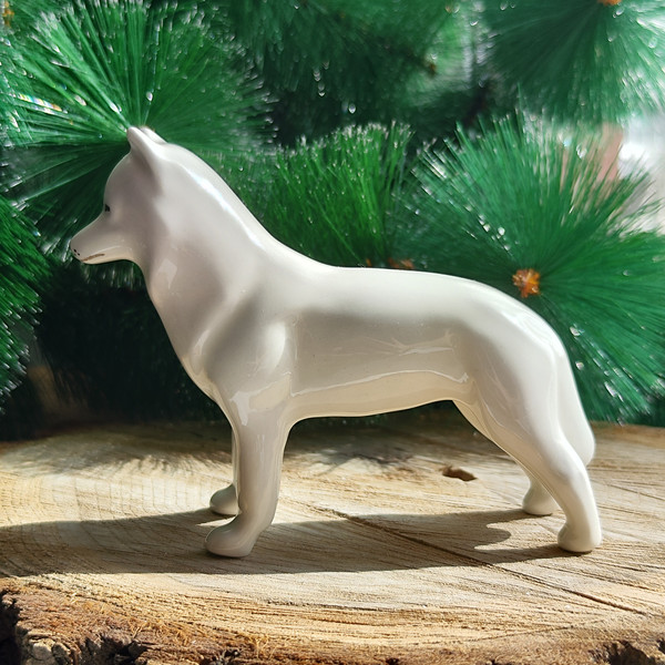 figurine white husky