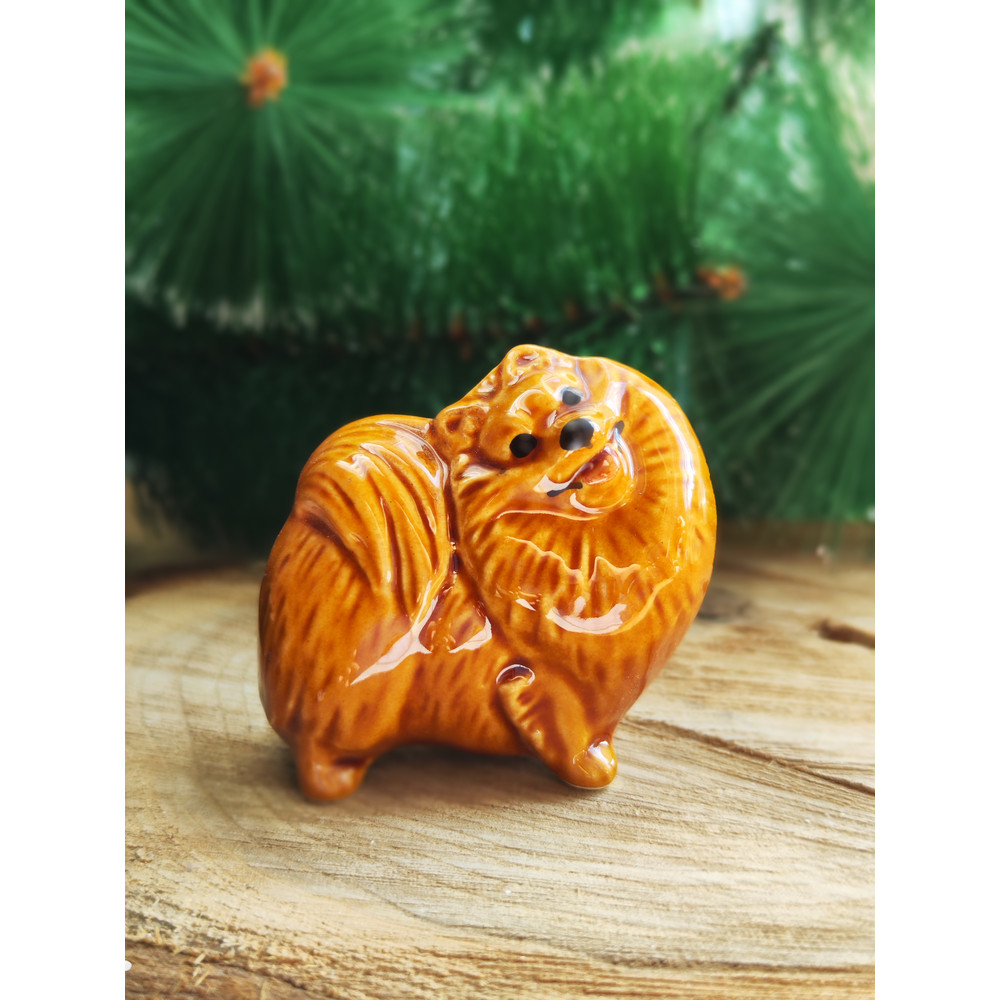 Figurine red pomeranian